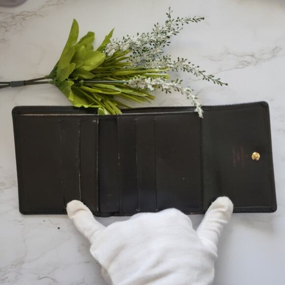 AUTHENTIC LOUIS VUITTON BLACK EPI LEATHER COMPACT SNAP WALLET - Picture 5 of 16